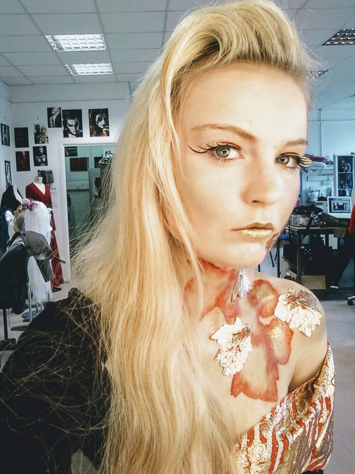 外国人女性モデル　バストアップ　アビー